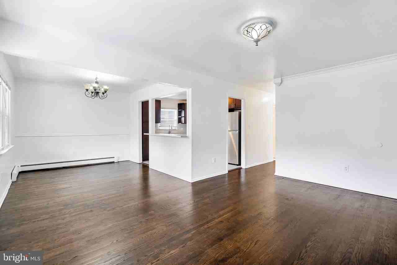 511 Jackson Ave - Photo 5 of 33