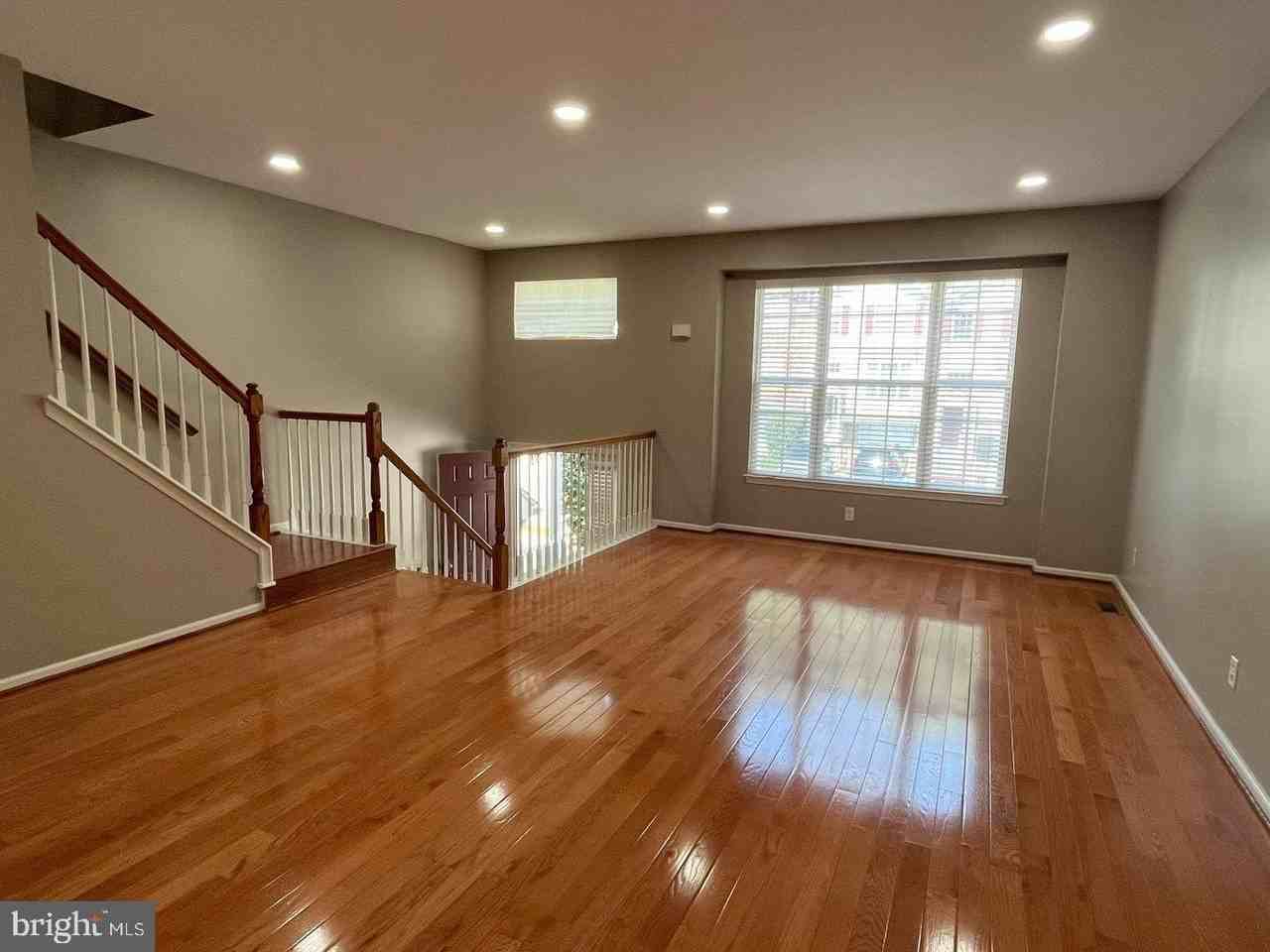 225 Yorktown Ct - Photo 4 of 43