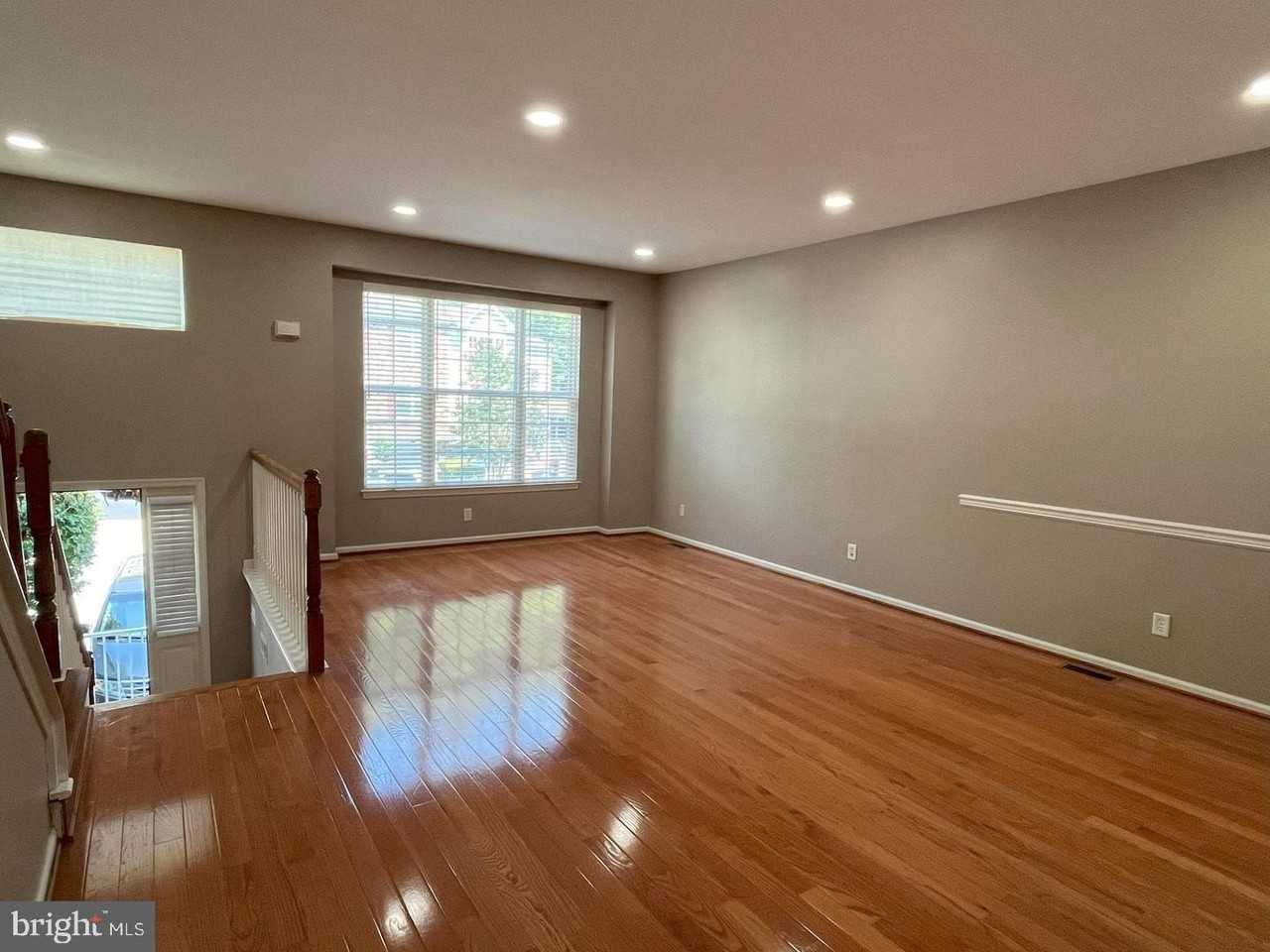 225 Yorktown Ct - Photo 5 of 43