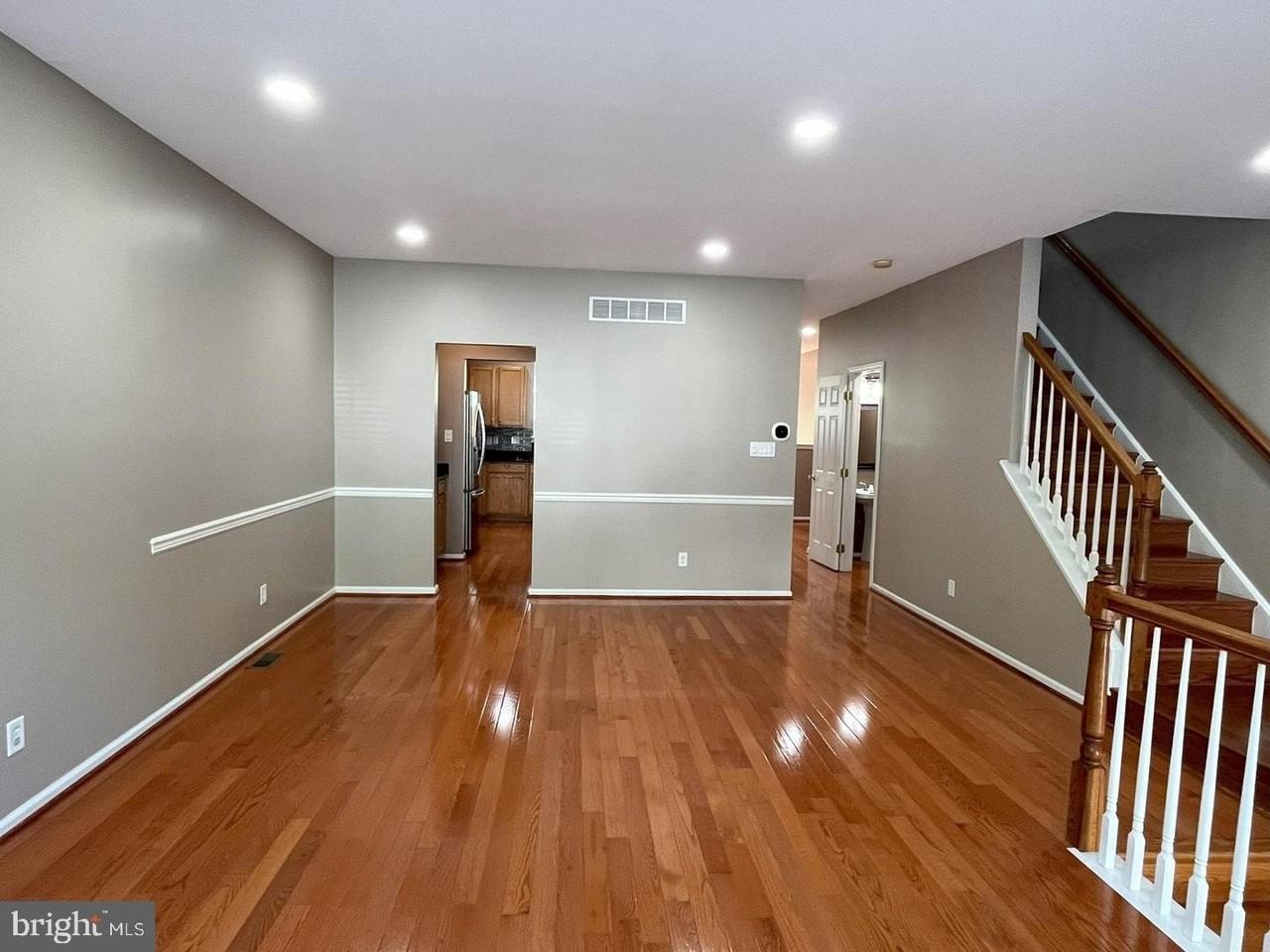 225 Yorktown Ct - Photo 6 of 43