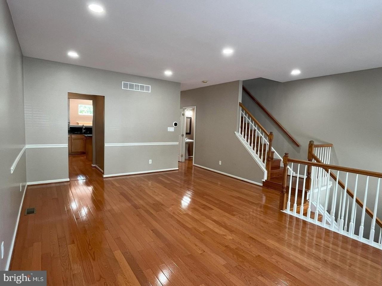 225 Yorktown Ct - Photo 7 of 43