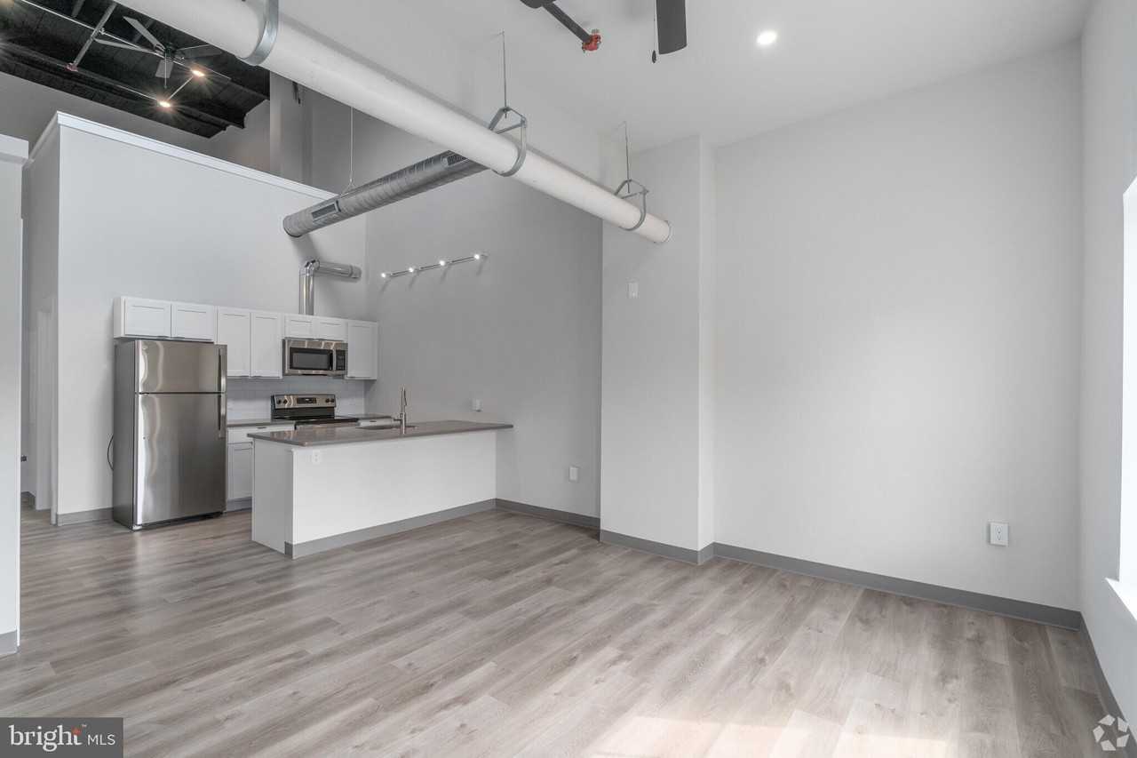 224 Hall St #14 - Photo 2 of 13