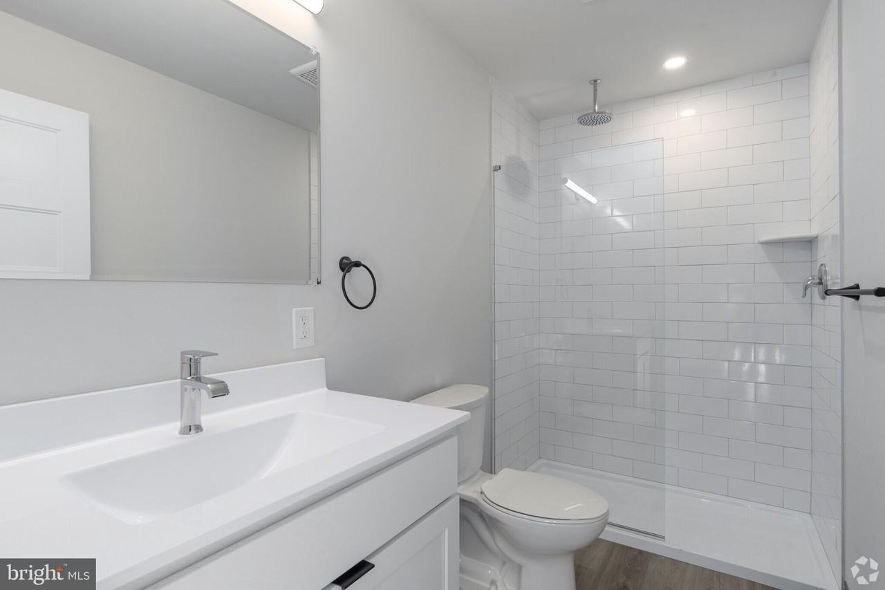 224 Hall St #14 - Photo 3 of 13