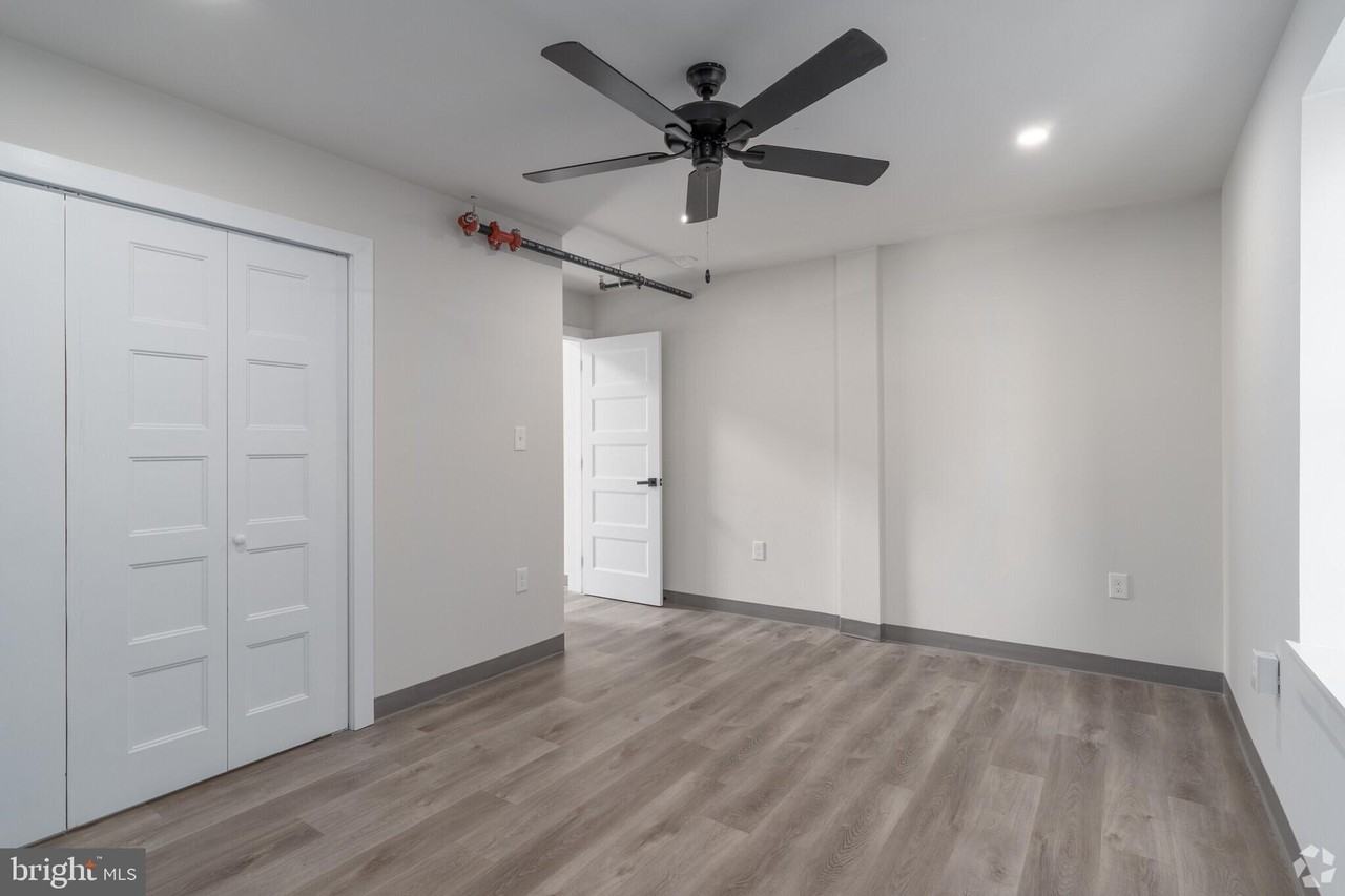 224 Hall St #14 - Photo 4 of 13