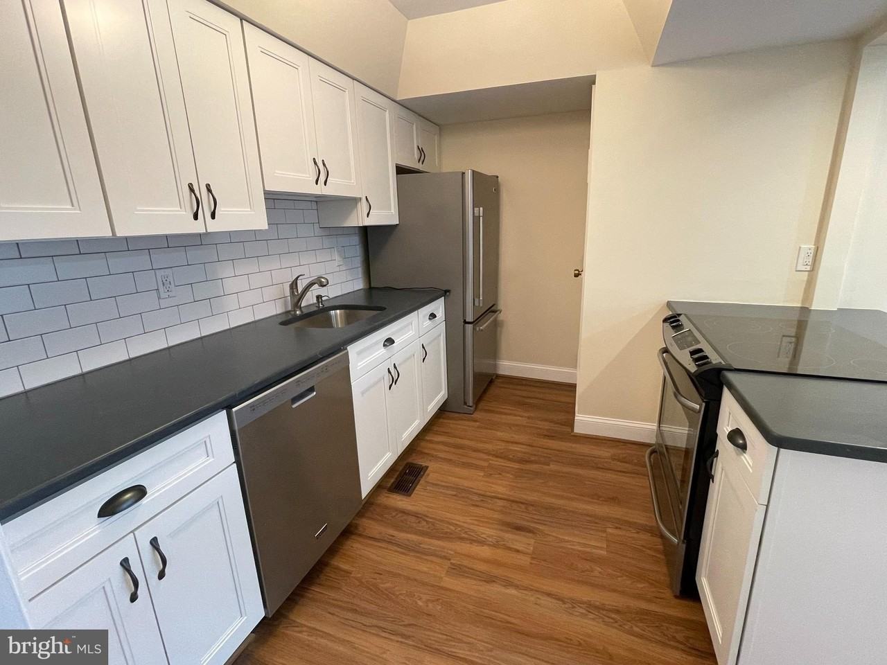 121 E Chelsea Cir - Photo 5 of 31