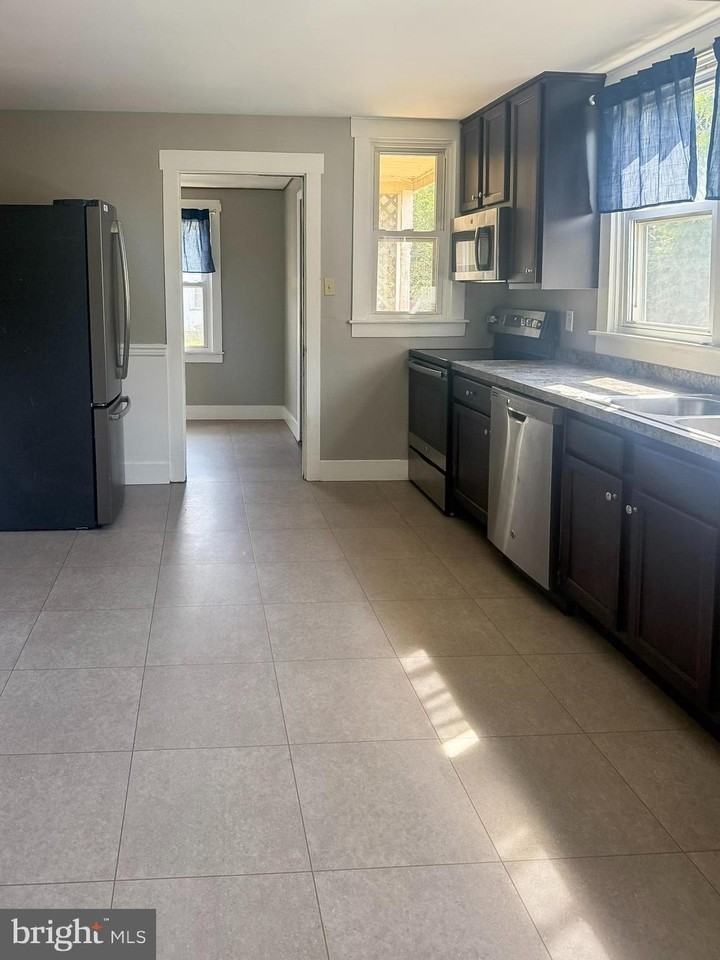 11 W 2nd Ave - Photo 4 of 8