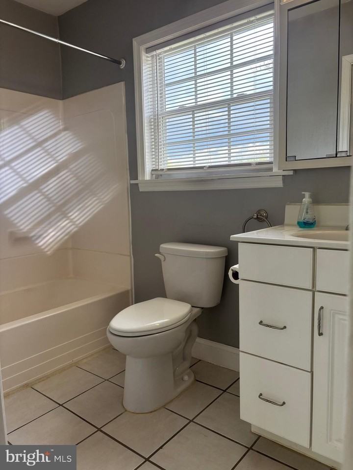 221 Summit Ave - Photo 6 of 15