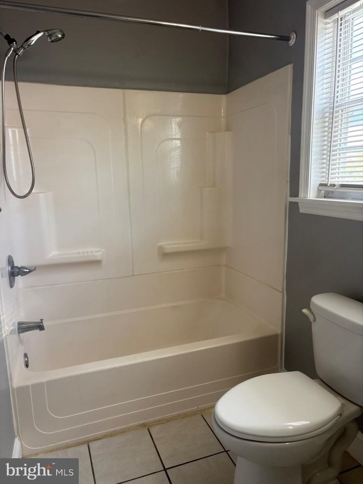 221 Summit Ave - Photo 7 of 15