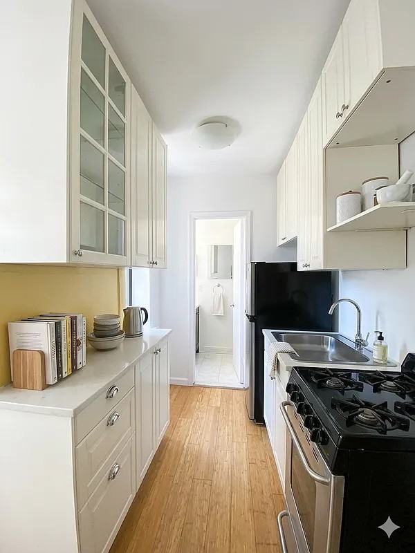 354 E 78th St #3A - Photo 3 of 4