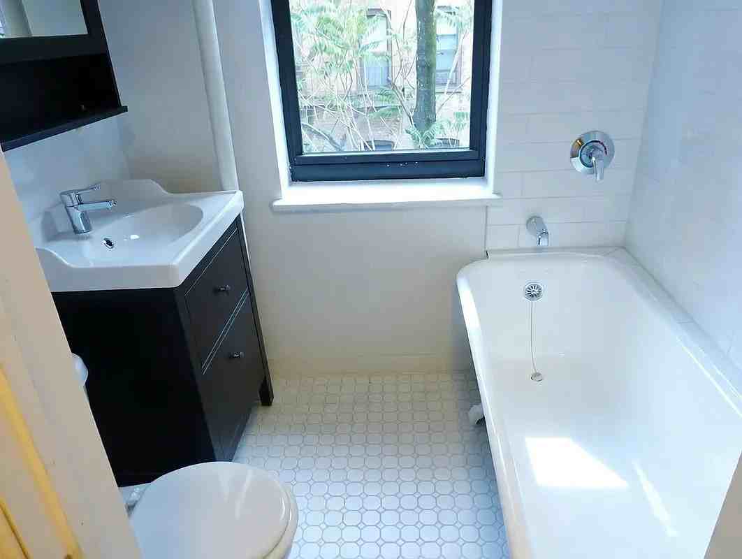 354 E 78th St #3A - Photo 4 of 4