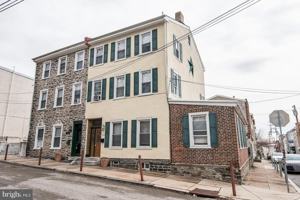 featured image of 133 Dupont St