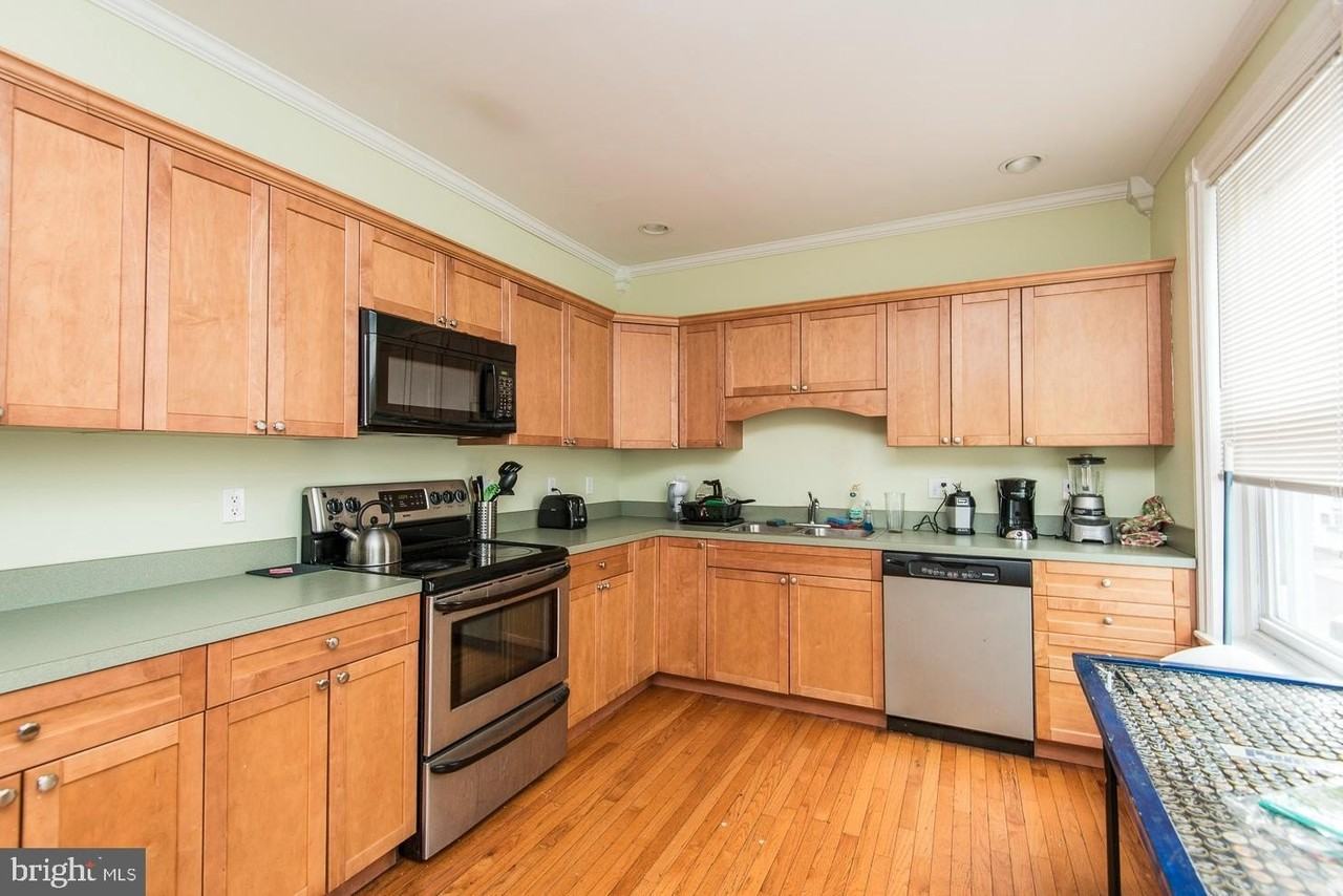 133 Dupont St - Photo 3 of 24