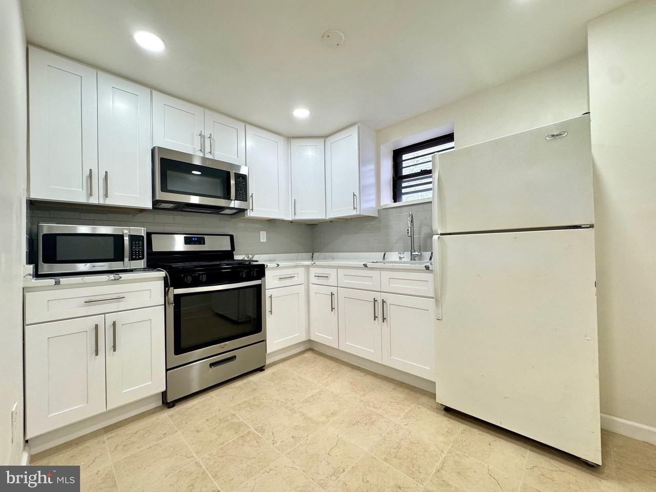 607 Mckean St #2 - Photo 3 of 13