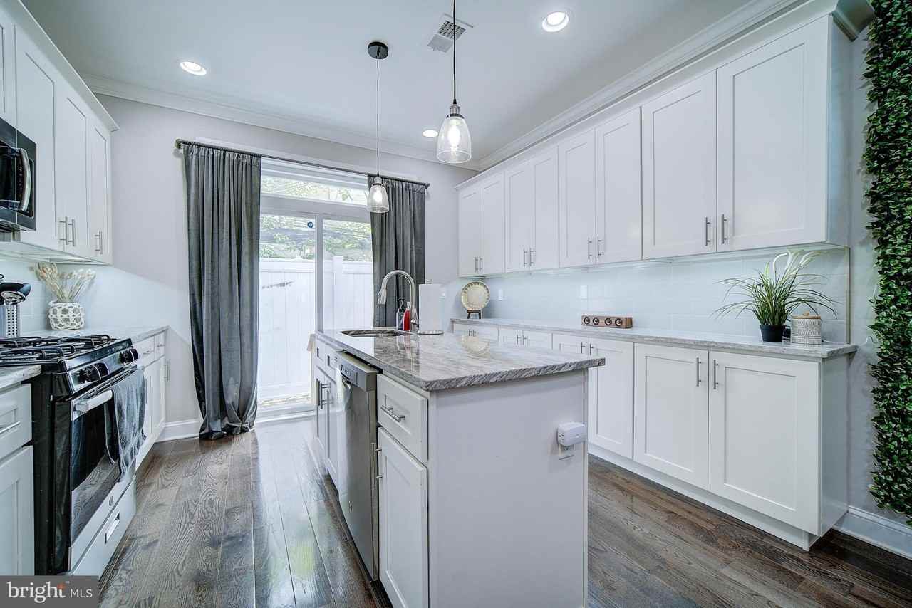 1513 S Lambert St - Photo 5 of 50