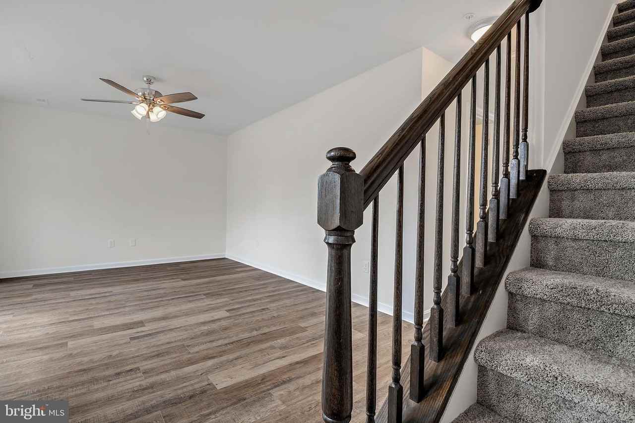 406 Valor Way - Photo 2 of 22