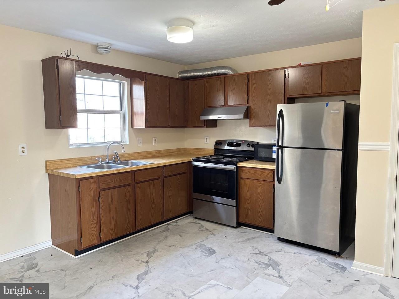 240 Nottoway Dr - Photo 2 of 9