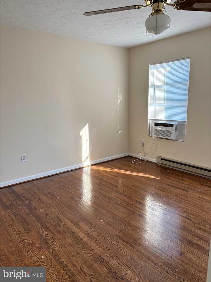 240 Nottoway Dr - Photo 4 of 9