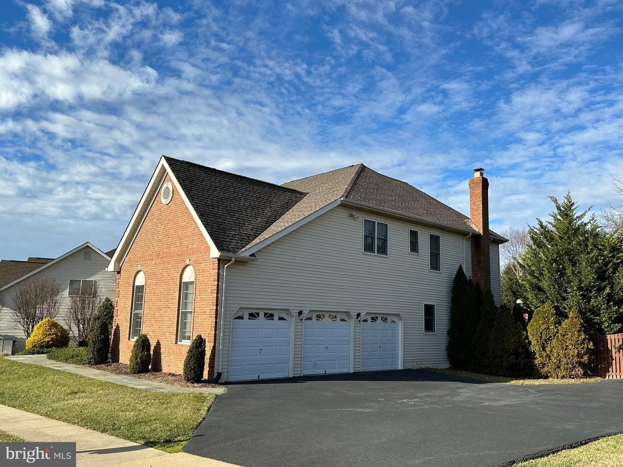 3215 Spring Rain Ct - Photo 2 of 39