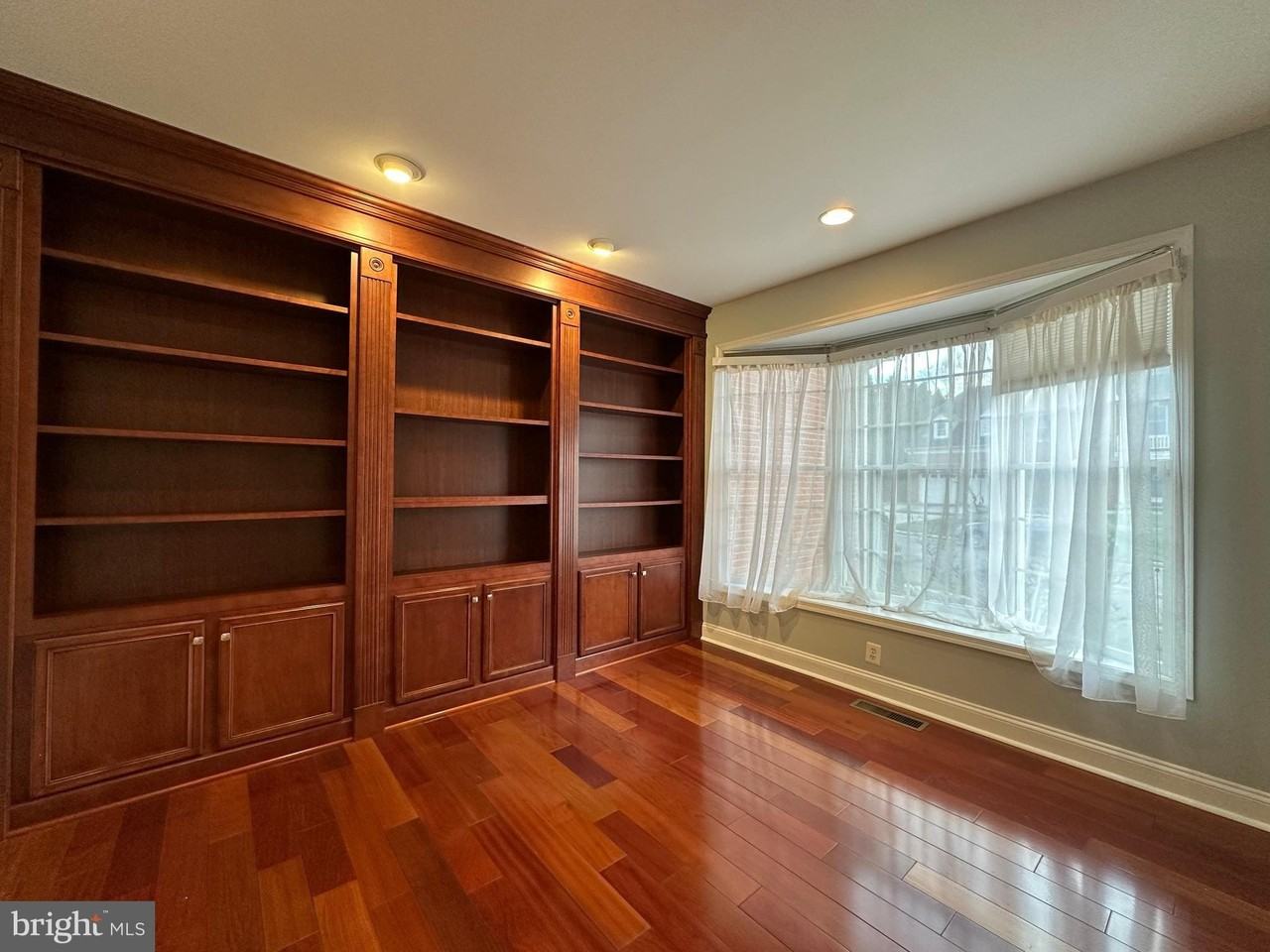 3215 Spring Rain Ct - Photo 5 of 39