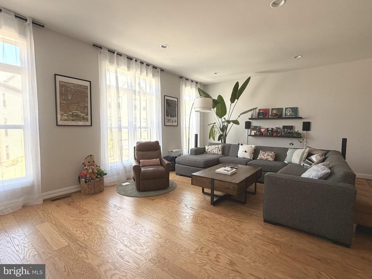 12305 W Oaks Dr - Photo 2 of 23