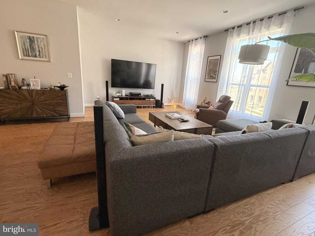 12305 W Oaks Dr - Photo 4 of 23