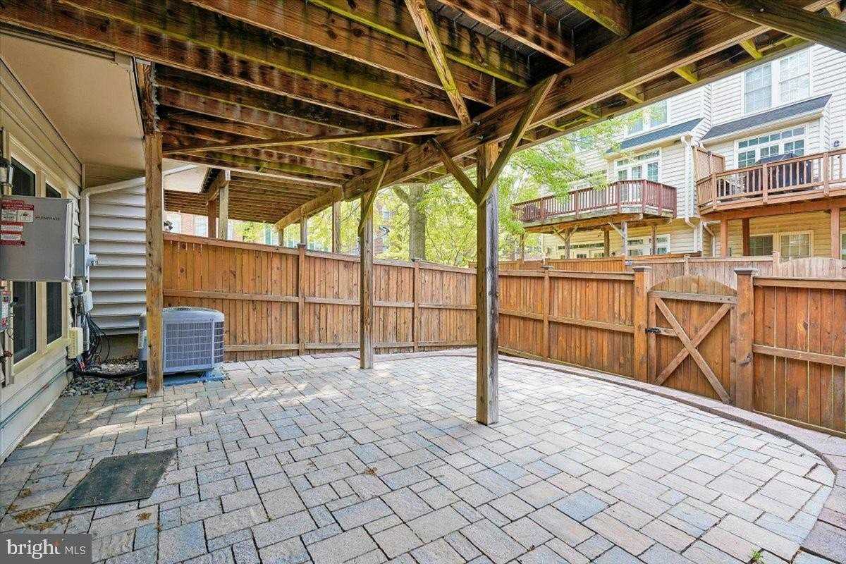 12484 Rose Path Cir - Photo 4 of 40