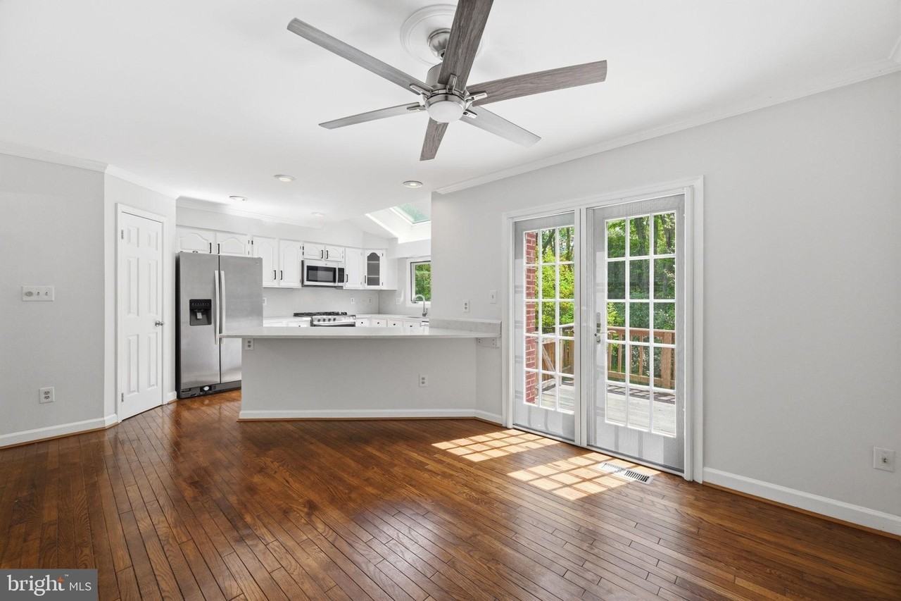 2009 Gervais Dr - Photo 4 of 19