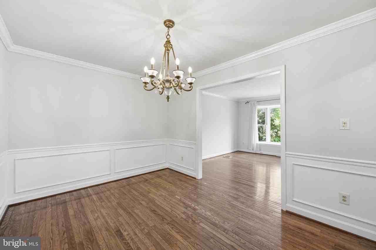 2009 Gervais Dr - Photo 5 of 19