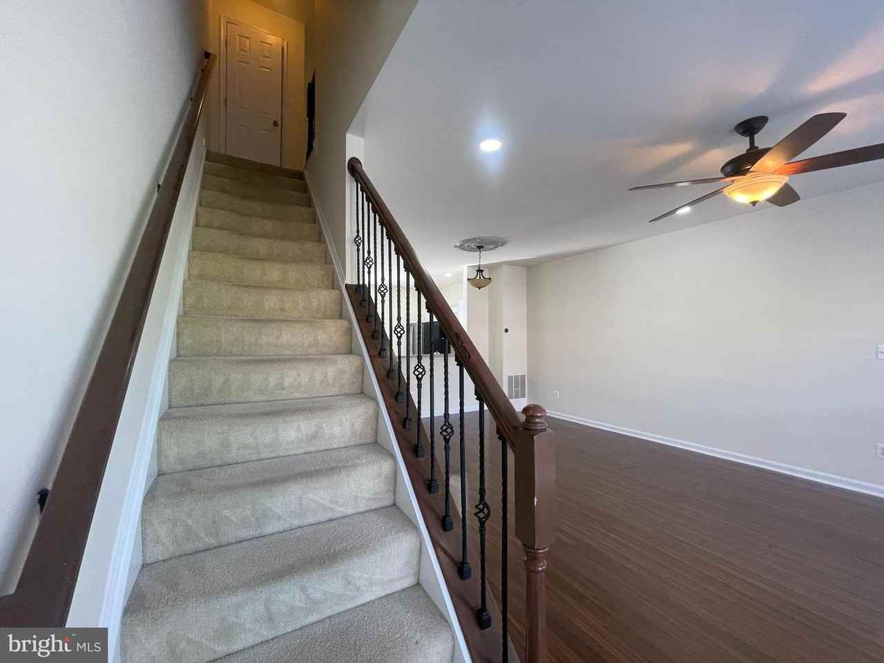 24673 Nettle Mill Sq - Photo 4 of 50