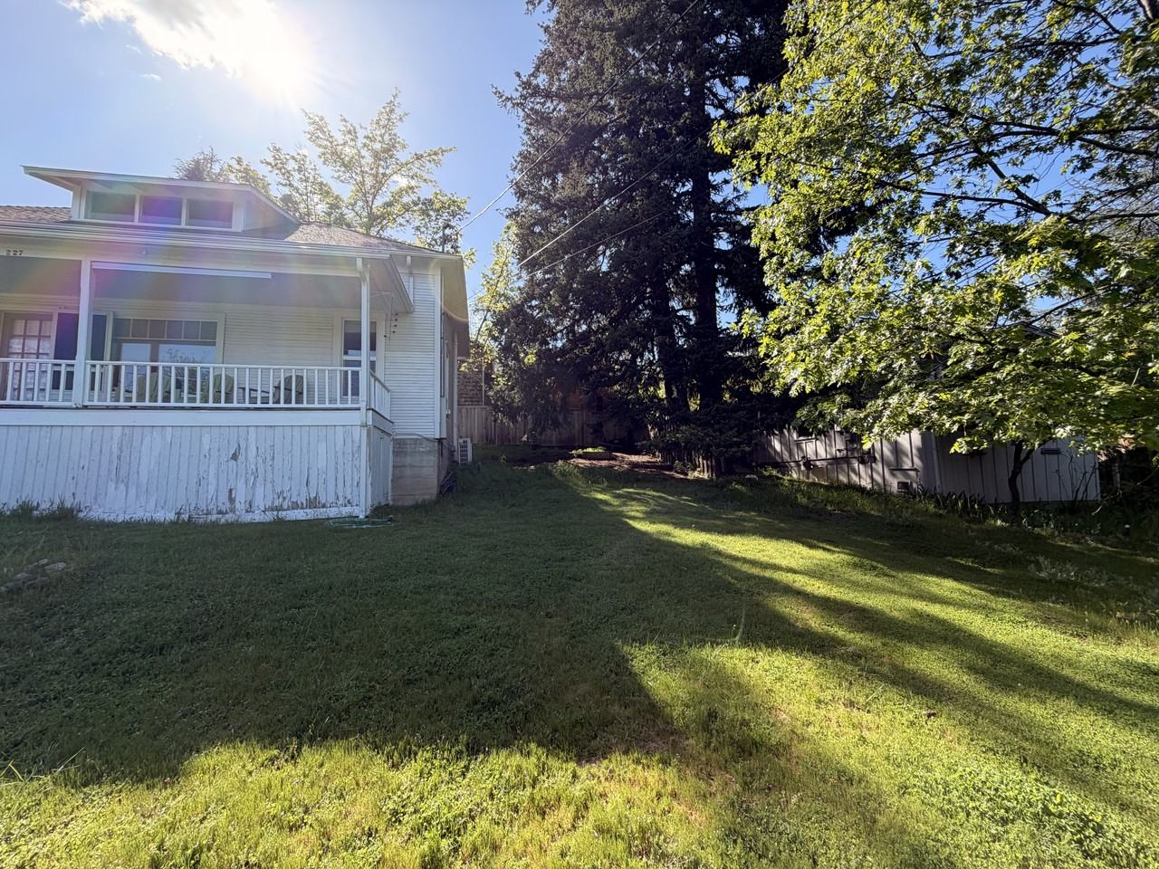 227 Meade St #SF - Photo 4 of 18