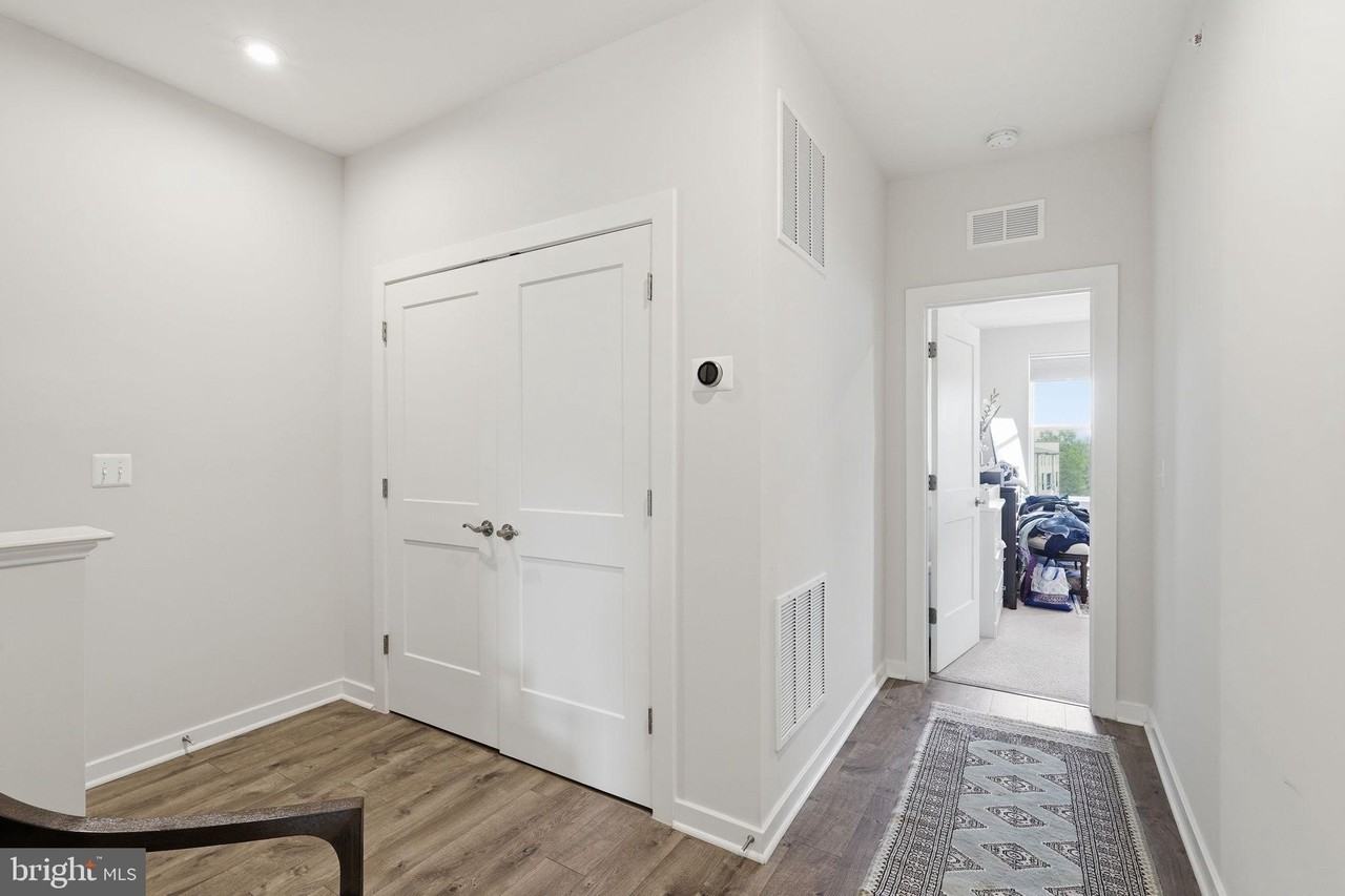 20354 Newfoundland Sq - Photo 5 of 25