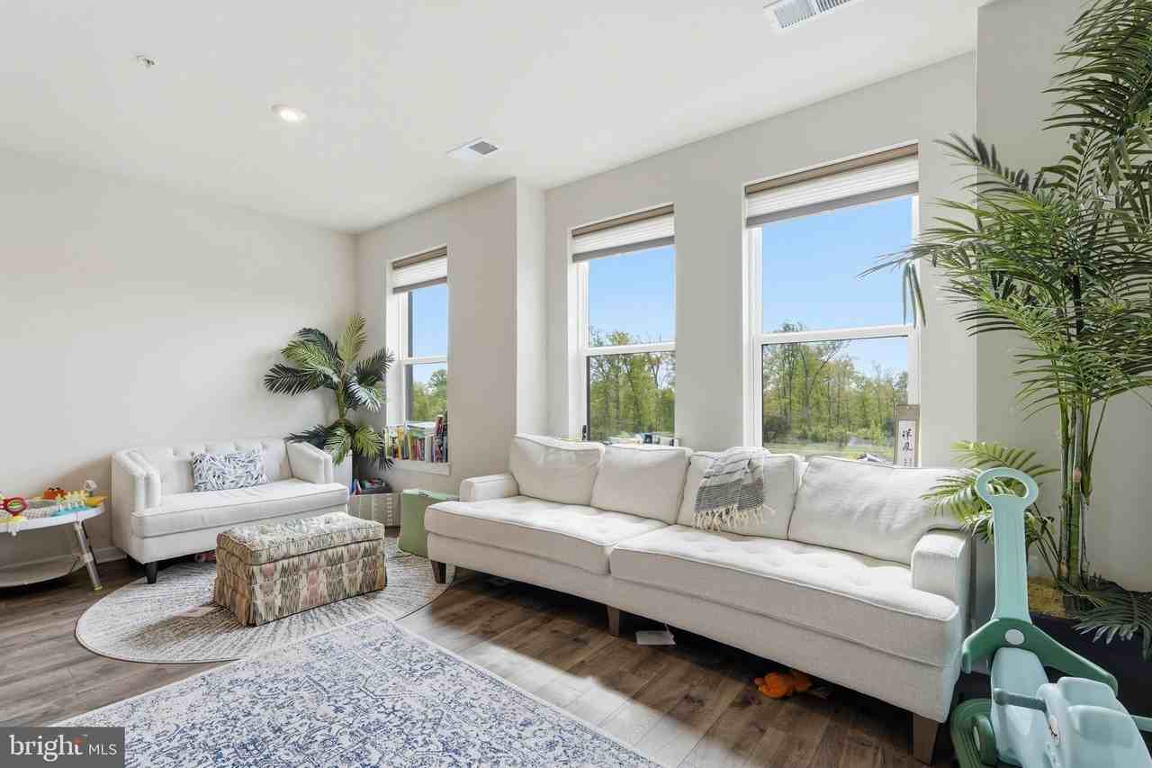 20354 Newfoundland Sq - Photo 6 of 25