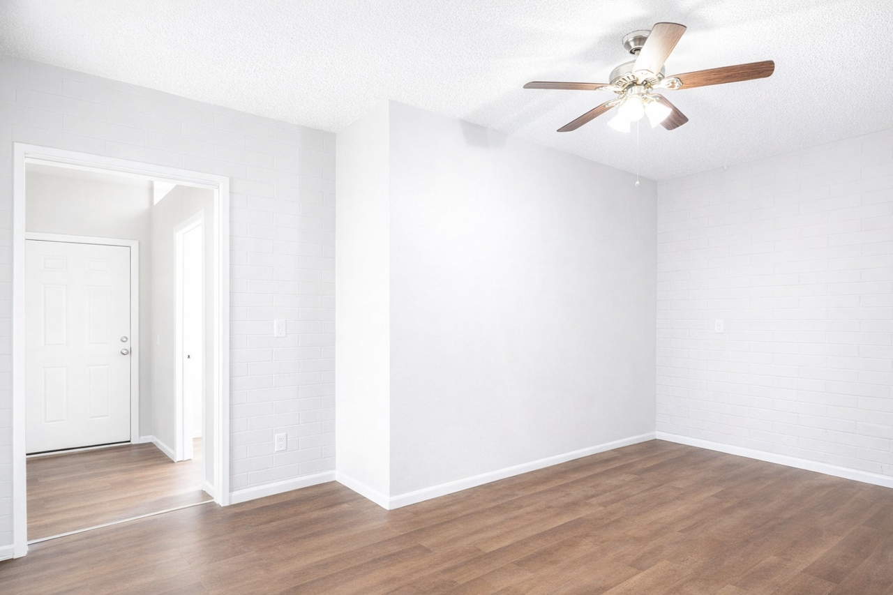 507 W 10th St #B - Photo 4 of 12