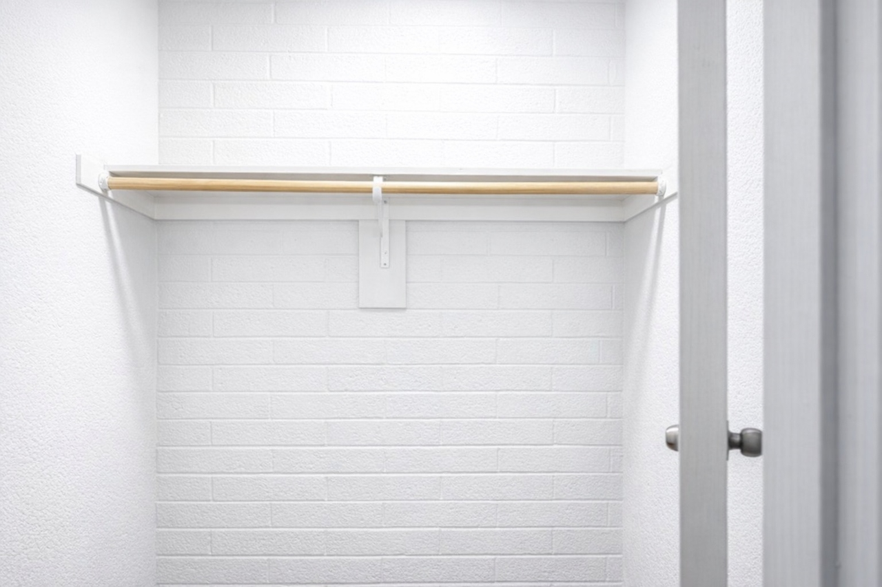 507 W 10th St #B - Photo 7 of 12