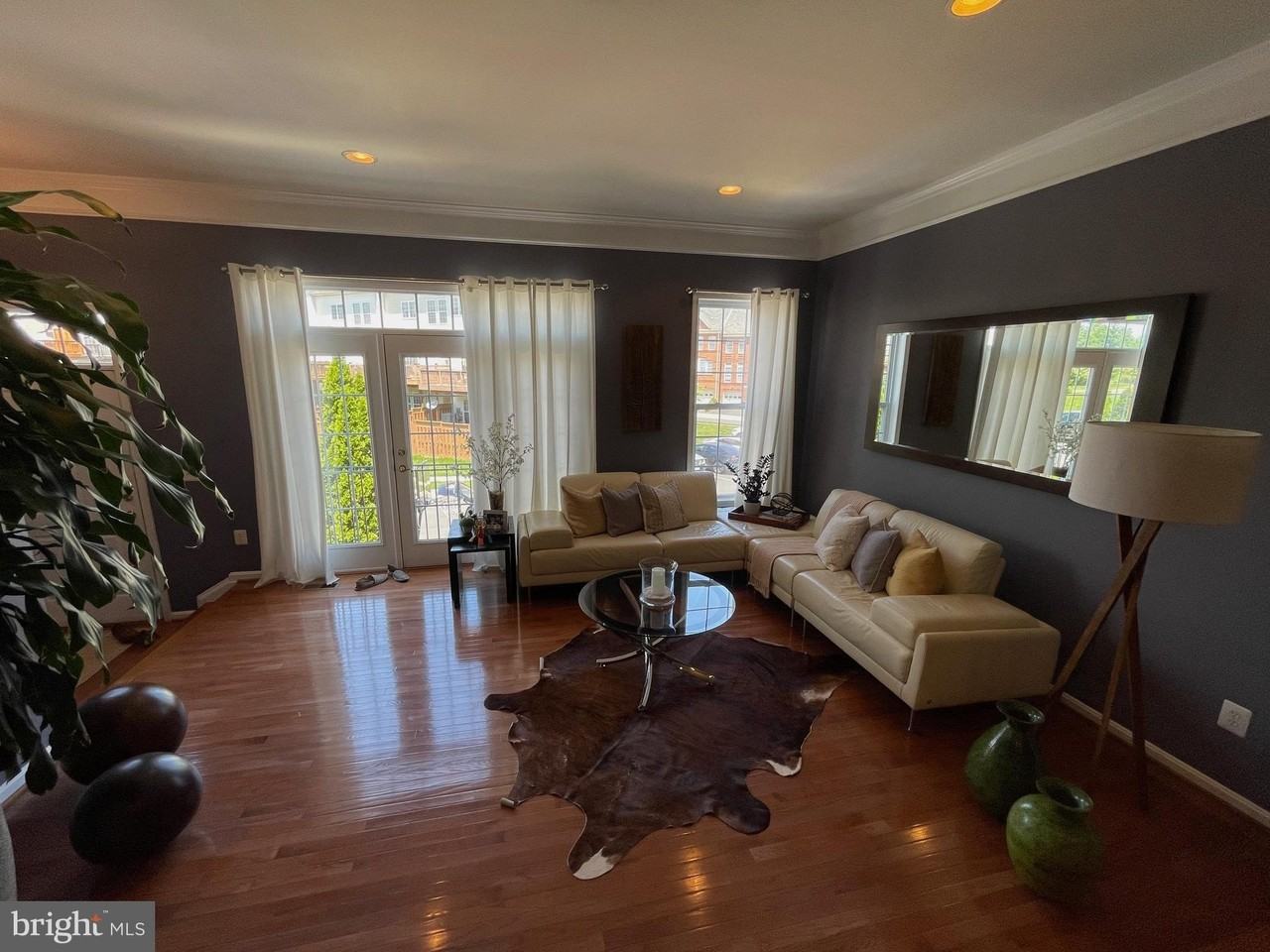 22098 Avonworth Sq - Photo 2 of 29