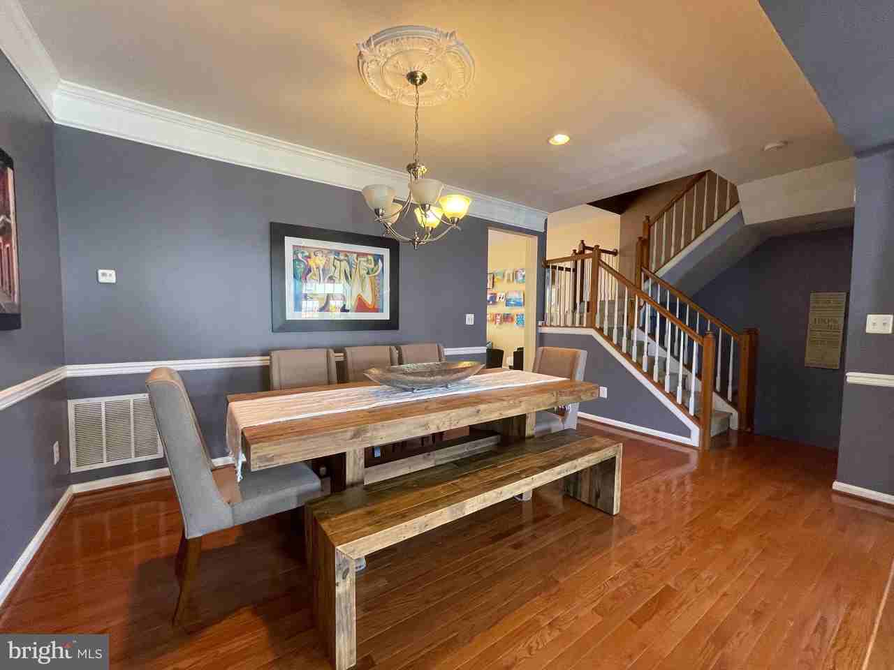 22098 Avonworth Sq - Photo 3 of 29