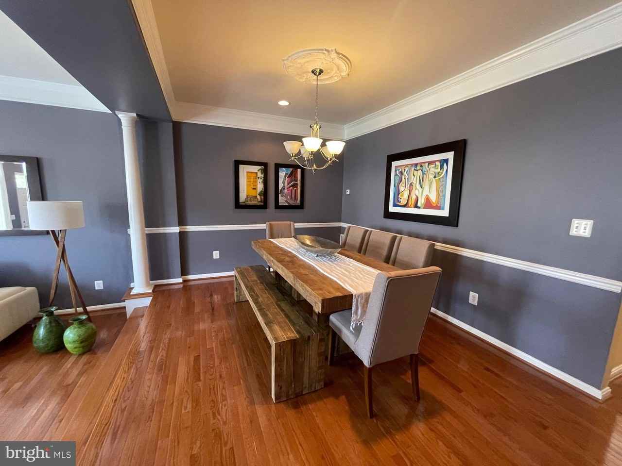 22098 Avonworth Sq - Photo 4 of 29