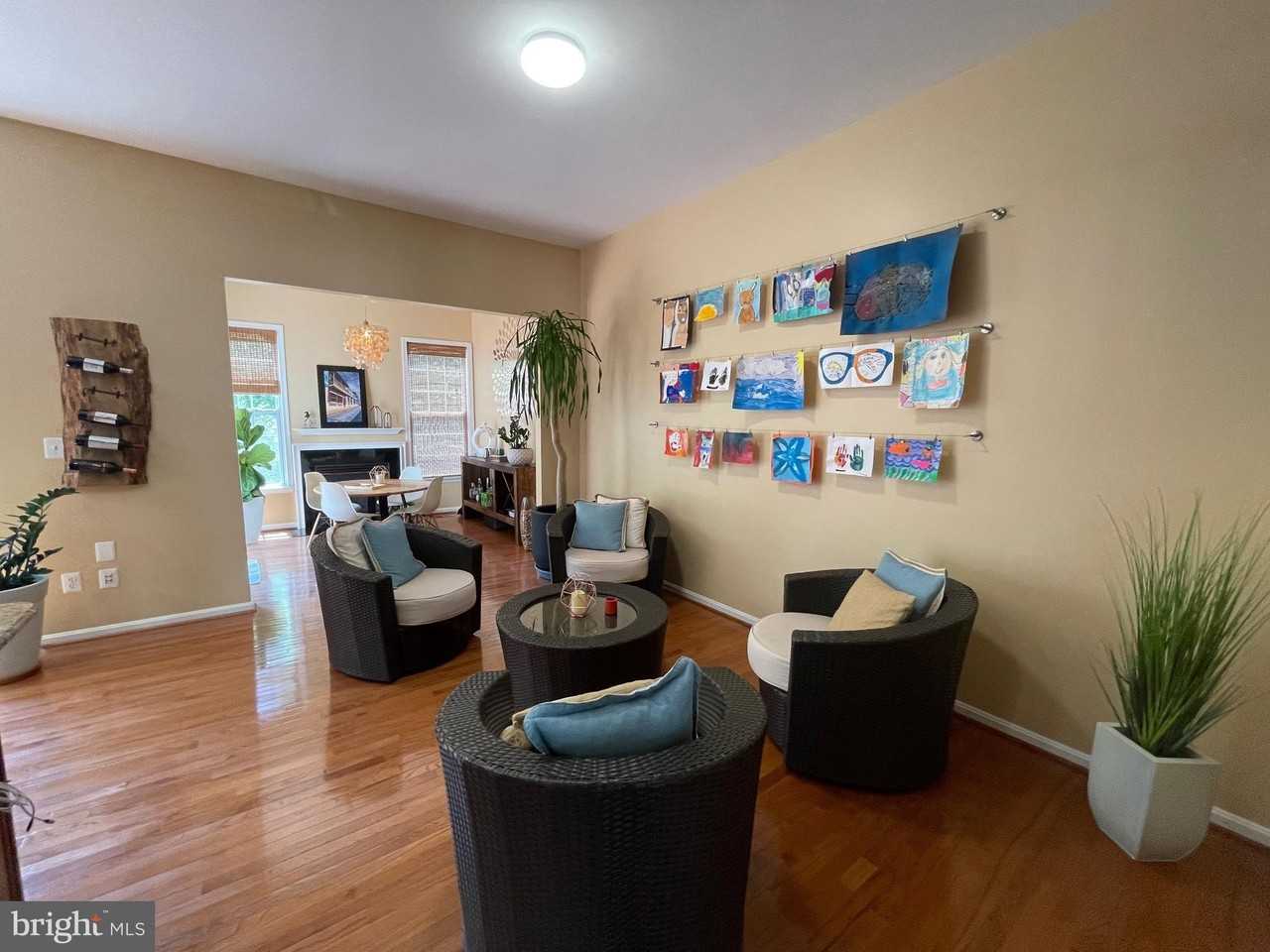 22098 Avonworth Sq - Photo 5 of 29