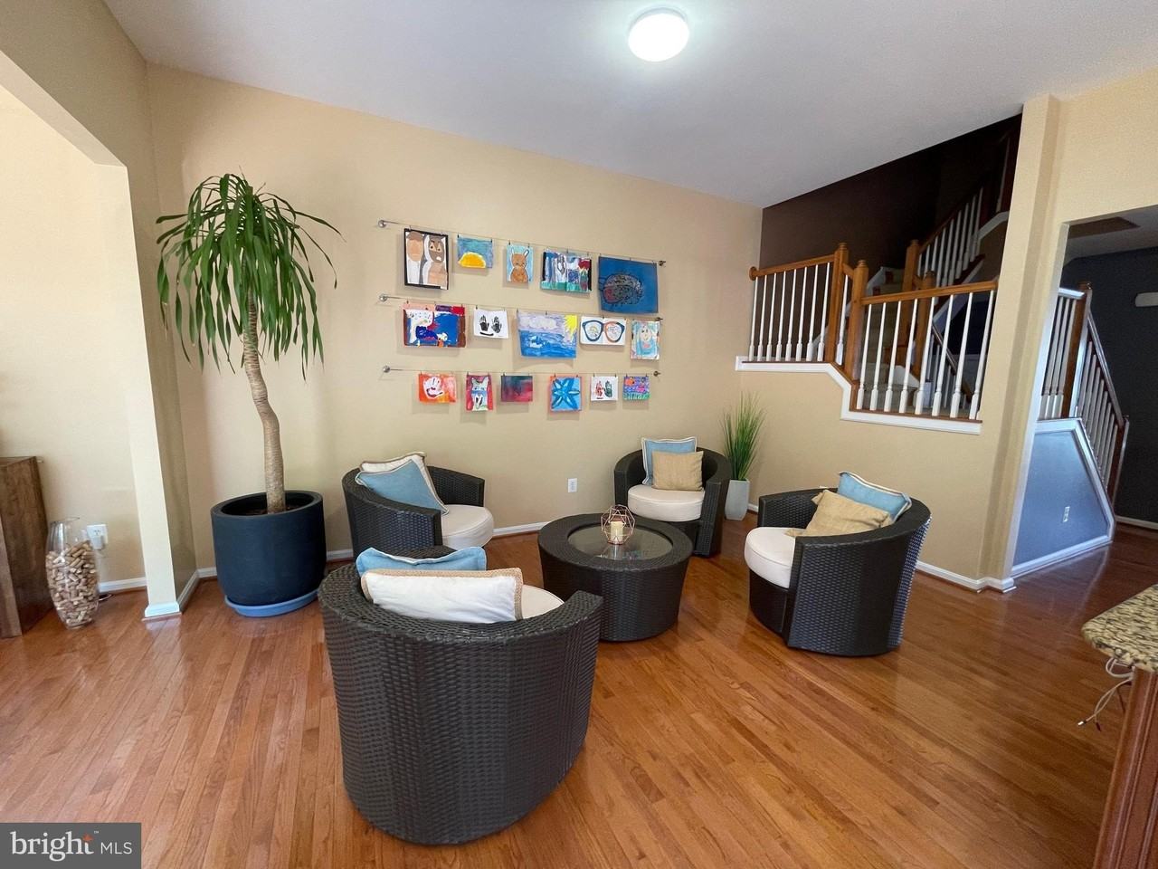 22098 Avonworth Sq - Photo 6 of 29