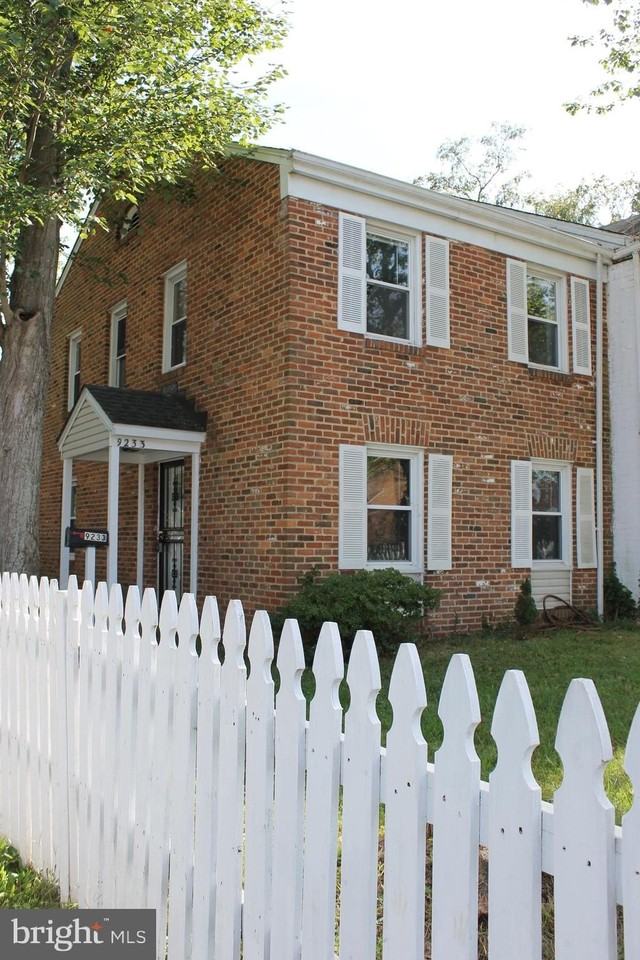 9233 Byrd Dr - Photo 2 of 17