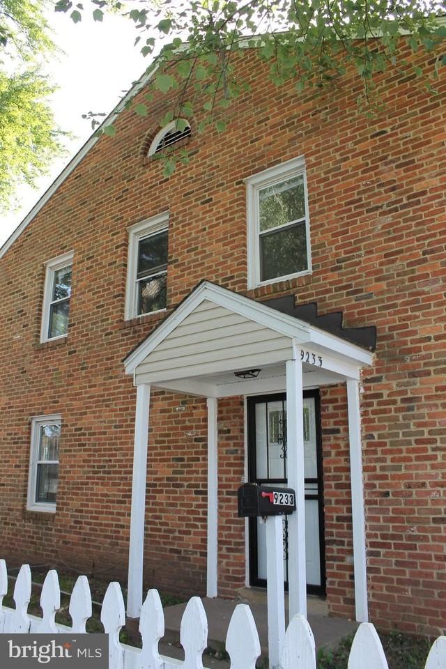 9233 Byrd Dr - Photo 3 of 17