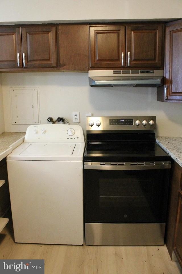 9233 Byrd Dr - Photo 5 of 17