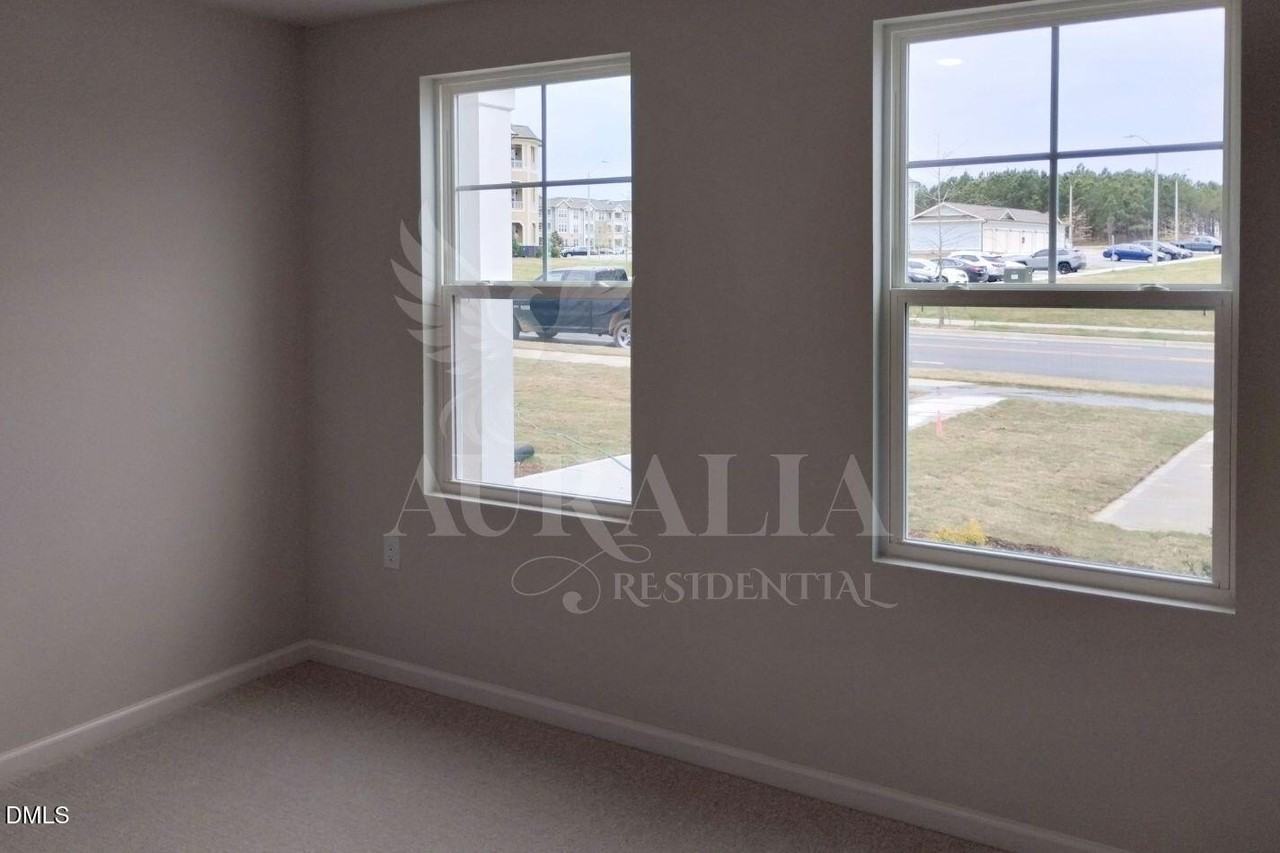 2405 Kasota Ln - Photo 4 of 24