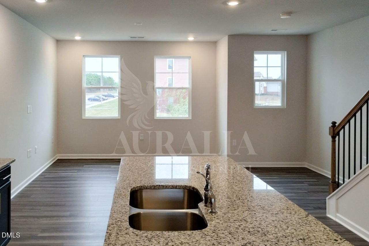 2405 Kasota Ln - Photo 5 of 24