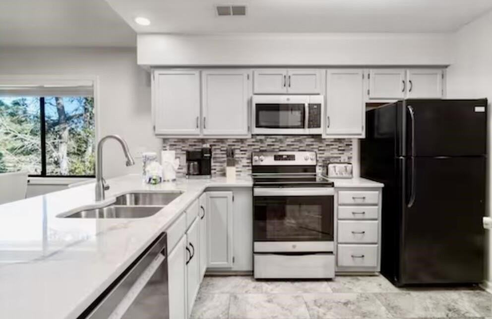 4109 Pinehurst Cir - Photo 4 of 17