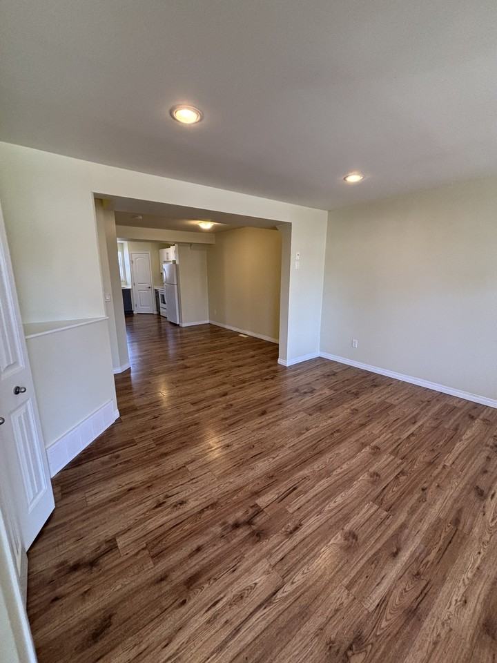 8639 8639 80 Street NW - 8639 Main #8639MAIN - Photo 3 of 10