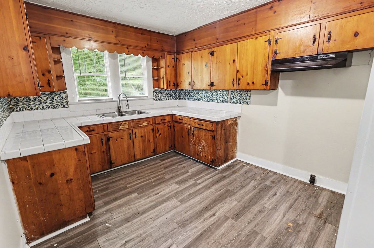 1447 Wharton Ave #1 - Photo 3 of 10