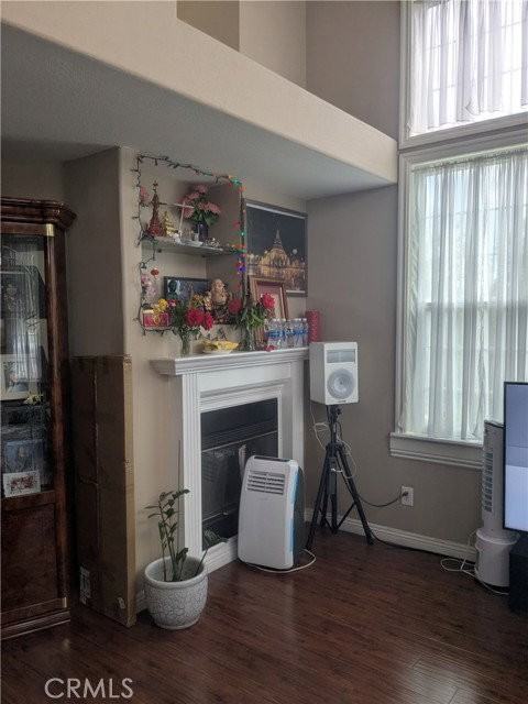 820 N Justin Pl - Photo 2 of 8