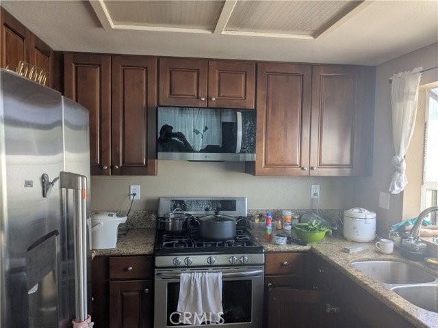 820 N Justin Pl - Photo 3 of 8