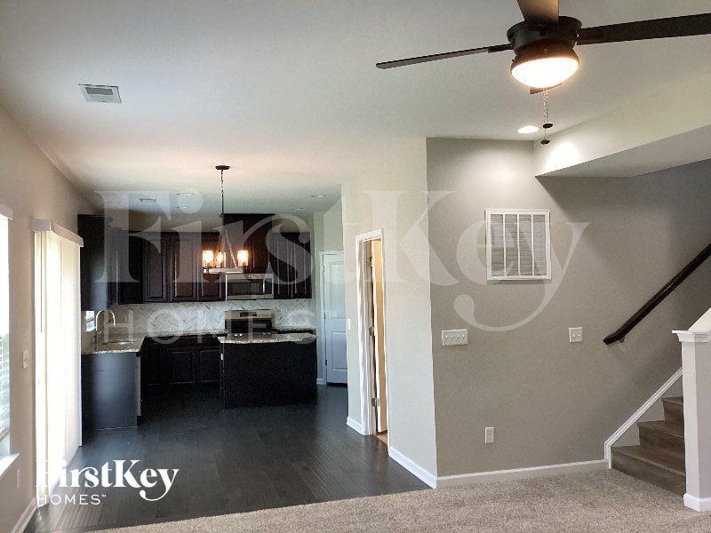 2816 Bluestem Ln - Photo 3 of 10